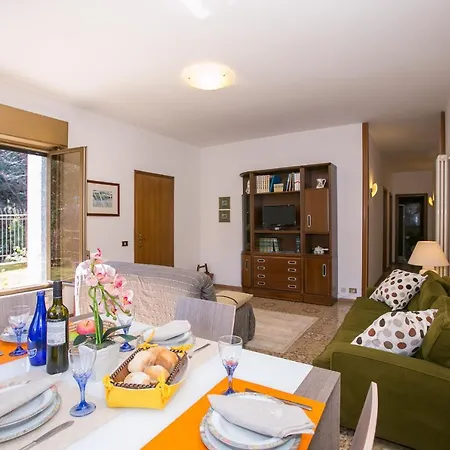 Sleeps 6 בית נופש