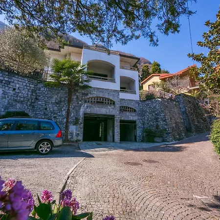 בית נופש Sleeps 6 *