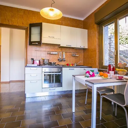 Sleeps 6 בית נופש Brienno